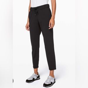 Lululemon on the fly black woven crop pants.